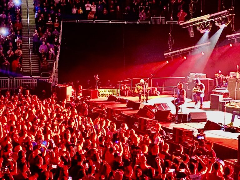 REVIEW Pearl Jam attracts diehard fans to Quebec City The Quebec