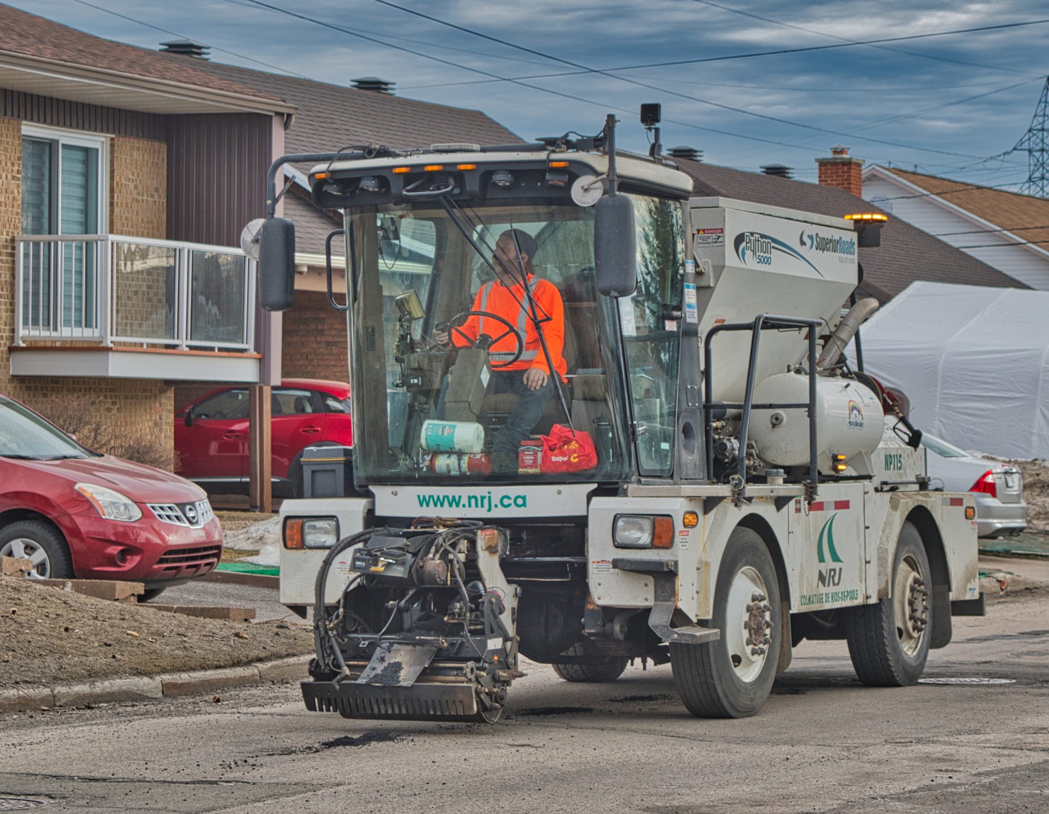 Ville de Québec invests in the Python 5000 to fill potholes - The ...