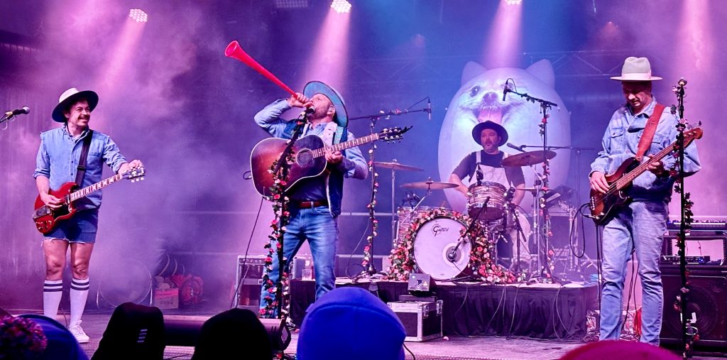 REVIEW: Bleu Jeans Bleu Carnival show popular with anglos too (plus plus) - The Quebec Chronicle Telegraph